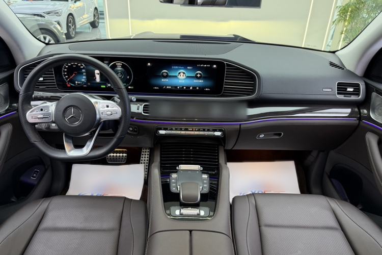 Used Mercedes-Benz GLS 2023 Refresh GLS 450 4MATIC Fashion Edition Interior 1