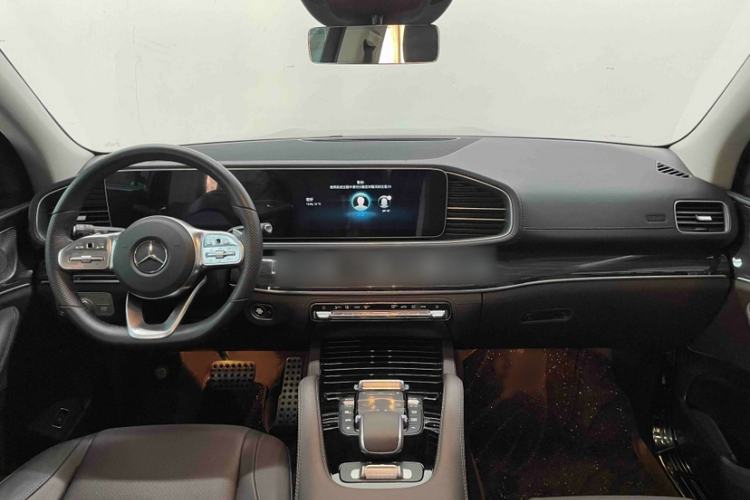 Used Mercedes-Benz GLS 2023 Second Facelift GLS 450 4MATIC Stylish Version Interior 1