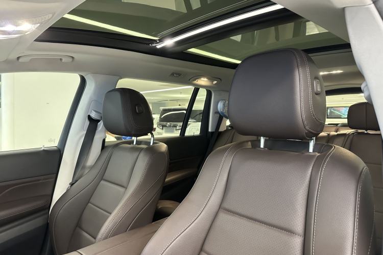 Used Mercedes-Benz GLS 2023 GLS 450 4MATIC Stylish Model Interior 13