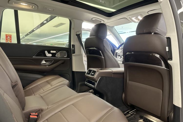 Used Mercedes-Benz GLS 2023 GLS 450 4MATIC Stylish Model Interior 14