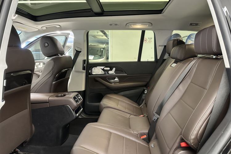 Used Mercedes-Benz GLS 2023 GLS 450 4MATIC Stylish Model Interior 15