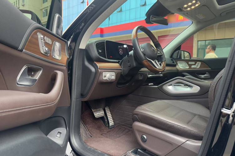 Used Mercedes-Benz GLS 2023 Refresh GLS 450 4MATIC Fashion Edition Interior 2