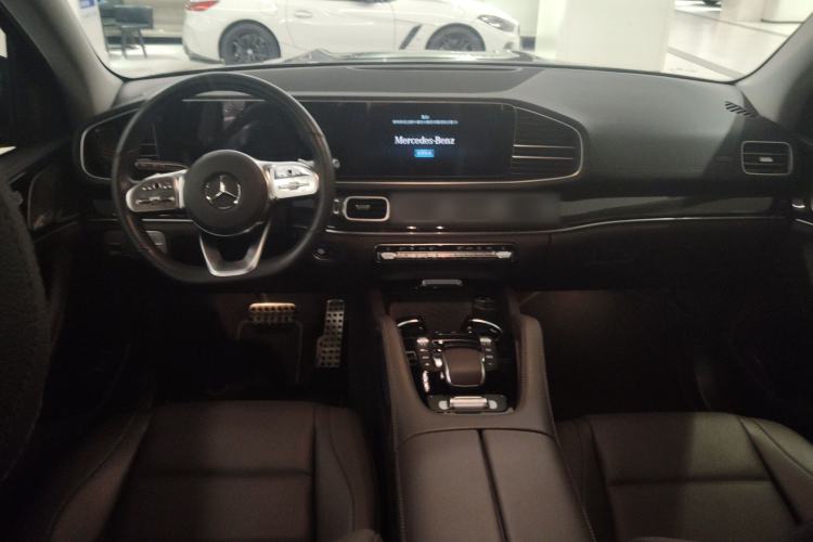 Used Mercedes-Benz GLS 2023 GLS 450 4MATIC Stylish Model Interior 2