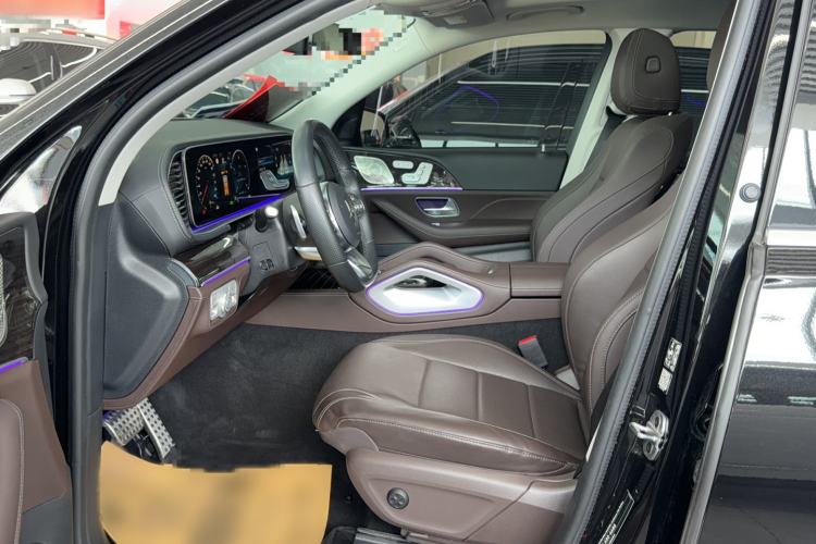 Used Mercedes-Benz GLS 2023 Second Facelift GLS 450 4MATIC Stylish Version Interior 3