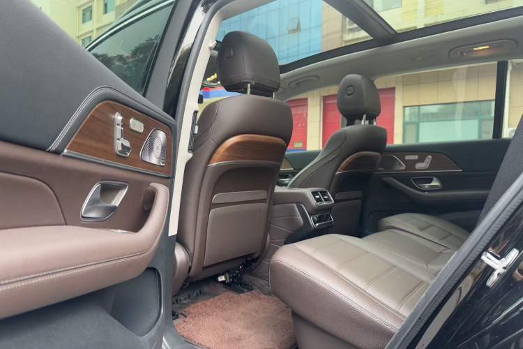 Used Mercedes-Benz GLS 2023 Refresh GLS 450 4MATIC Fashion Edition Interior 3