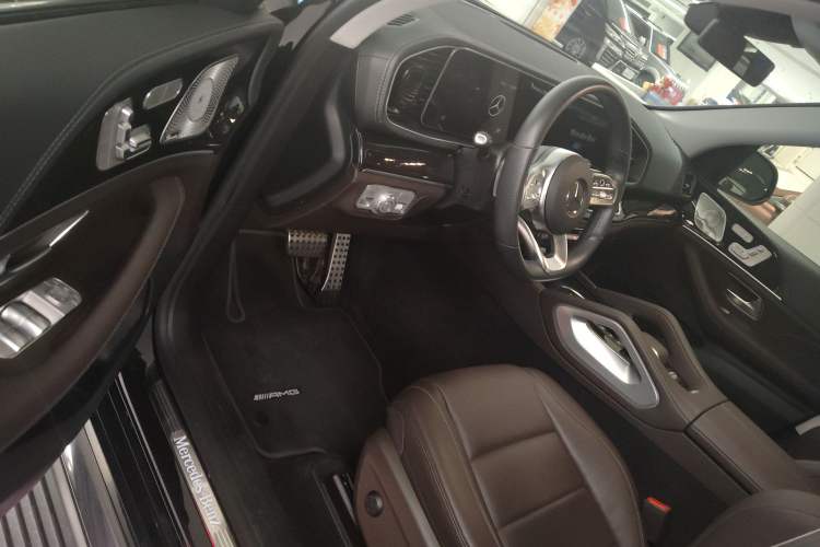 Used Mercedes-Benz GLS 2023 GLS 450 4MATIC Stylish Model Interior 3