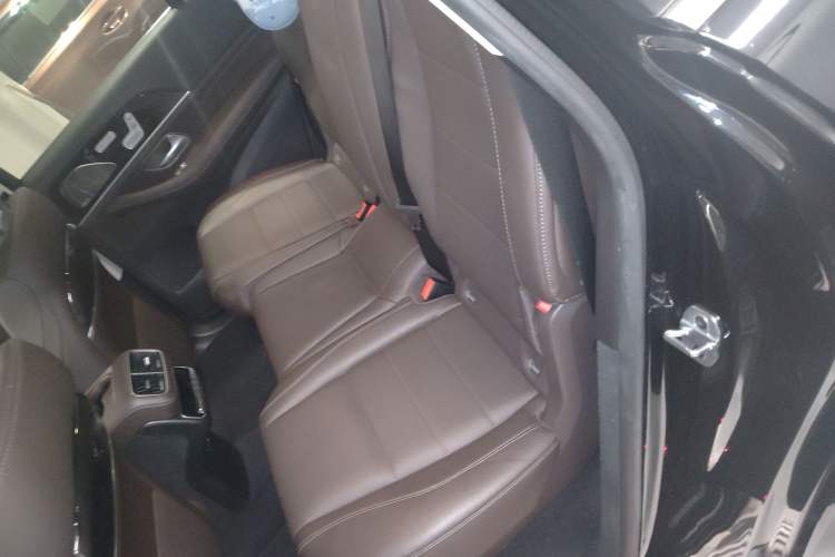 Used Mercedes-Benz GLS 2023 GLS 450 4MATIC Stylish Model Interior 4