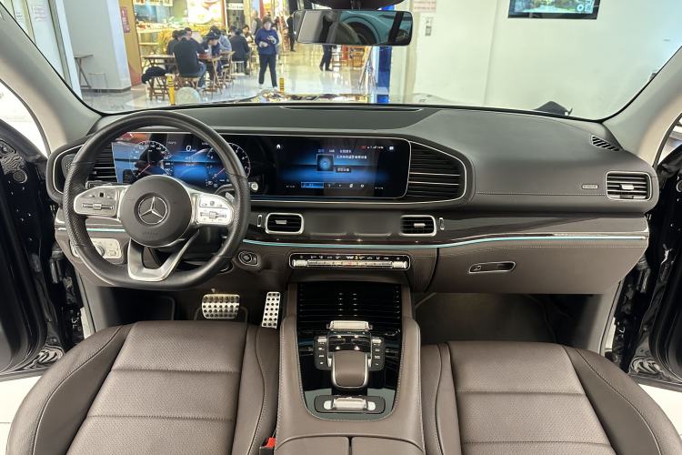 Used Mercedes-Benz GLS 2023 GLS 450 4MATIC Stylish Model Interior 9
