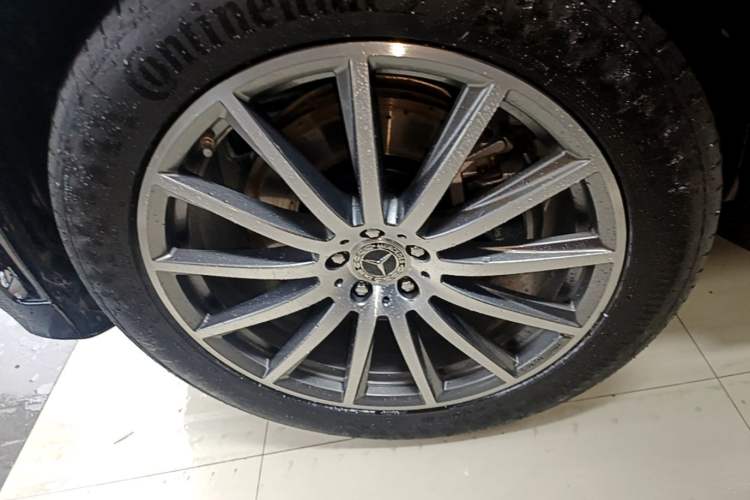 Used Mercedes-Benz GLS 2023 Second Facelift GLS 450 4MATIC Luxury Edition Left Front Wheel Hub