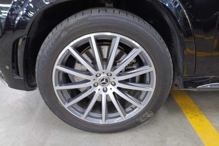 Used Mercedes-Benz GLS 2023 Second Facelift GLS 450 4MATIC Luxury Edition Left Front Wheel Hub