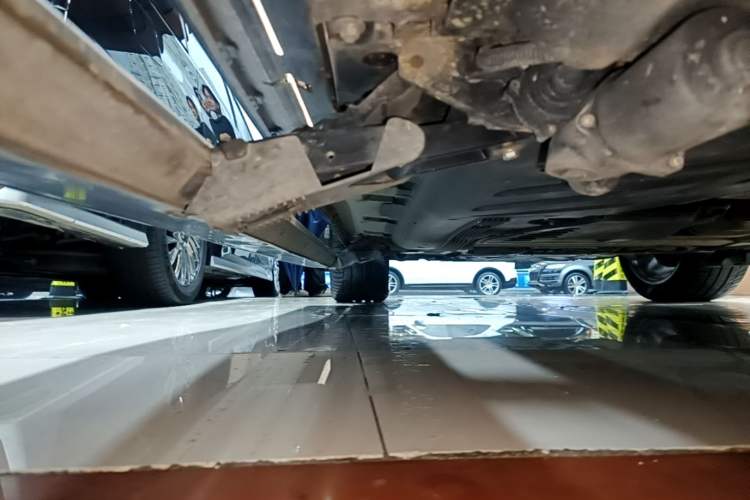 Used Mercedes-Benz GLS 2023 Second Facelift GLS 450 4MATIC Luxury Edition Left Side Sill