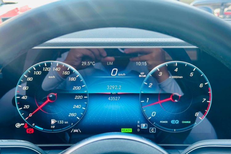 Used Mercedes-Benz GLS 2023 GLS 450 4MATIC Stylish Model Odometer Close Up