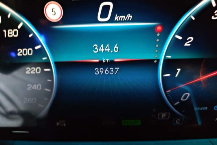 Used Mercedes-Benz GLS 2023 Refresh GLS 450 4MATIC Fashion Edition Odometer Close Up