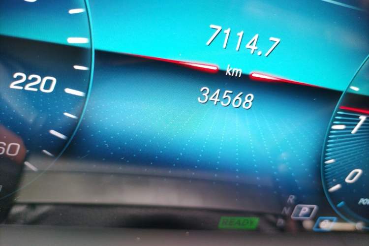 Used Mercedes-Benz GLS  Odometer Close Up