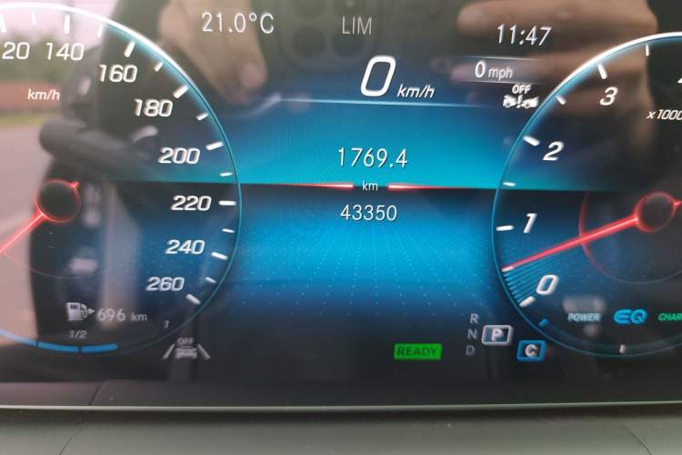 Used Mercedes-Benz GLS 2023 Second Facelift GLS 450 4MATIC Stylish Version Odometer Close Up