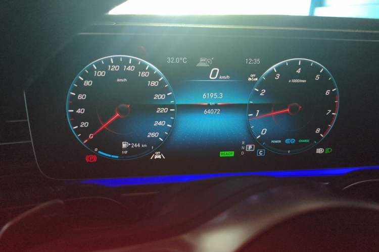 Used Mercedes-Benz GLS 2023 GLS 450 4MATIC Stylish Model Odometer Close Up