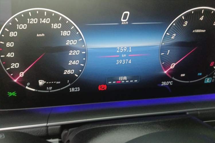 Used Mercedes-Benz GLS 2023 Second Facelift GLS 400 4MATIC Odometer Close Up