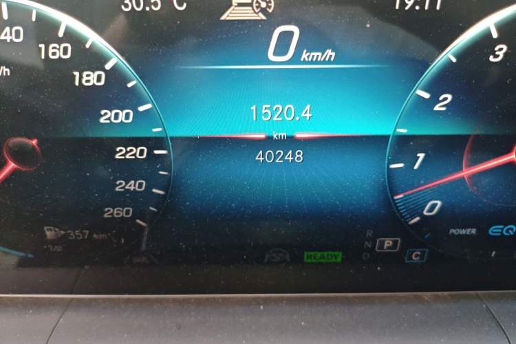 Used Mercedes-Benz GLS 2023 GLS 450 4MATIC Luxury Model Odometer Close Up
