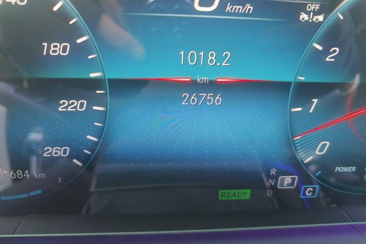 Used Mercedes-Benz GLS  Odometer Close Up