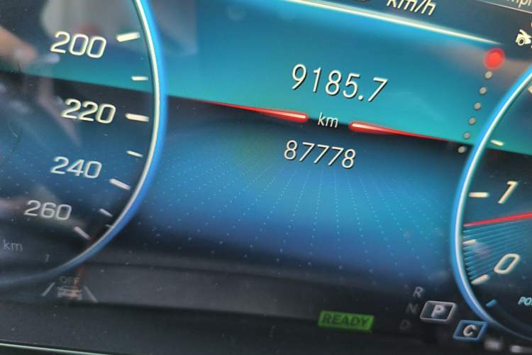 Used Mercedes-Benz GLS 2023 GLS 450 4MATIC Stylish Model Odometer Close Up