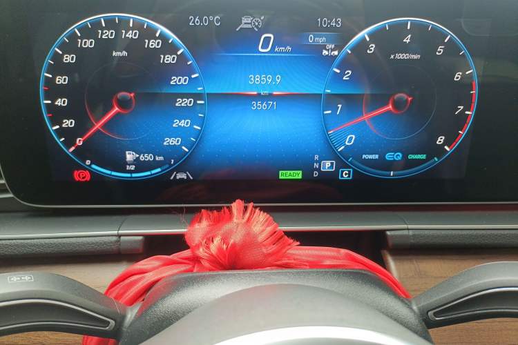 Used Mercedes-Benz GLS 2023 GLS 450 4MATIC Luxury Model Odometer Close Up