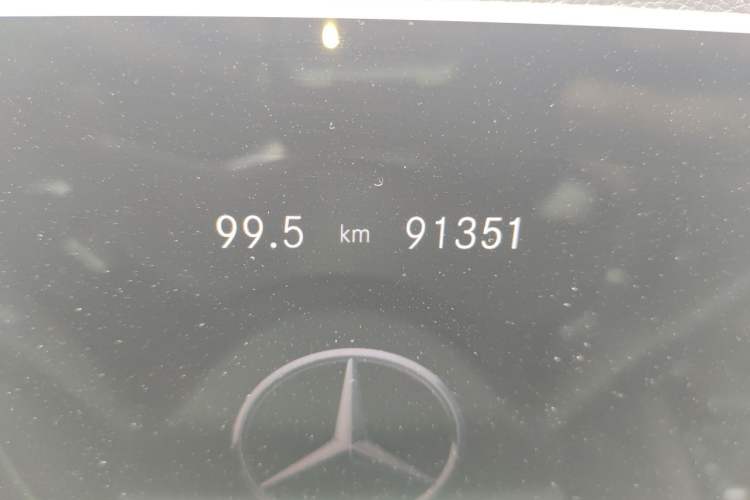 Used Mercedes-Benz GLS 2023 Second Facelift GLS 450 4MATIC Stylish Version Odometer Close Up