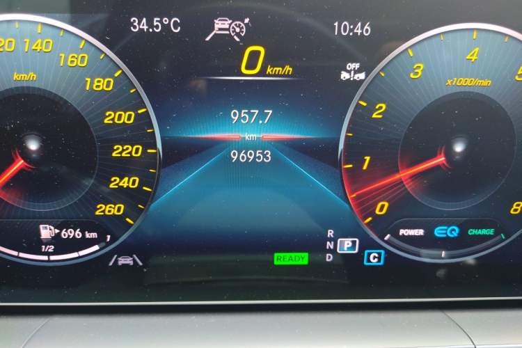 Used Mercedes-Benz GLS 2023 GLS 450 4MATIC Stylish Model Odometer Close Up