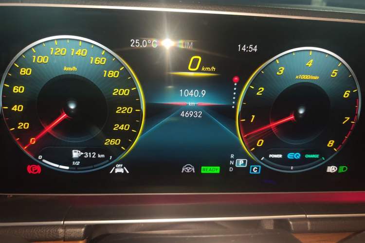 Used Mercedes-Benz GLS 2023 GLS 450 4MATIC Luxury Model Odometer Close Up