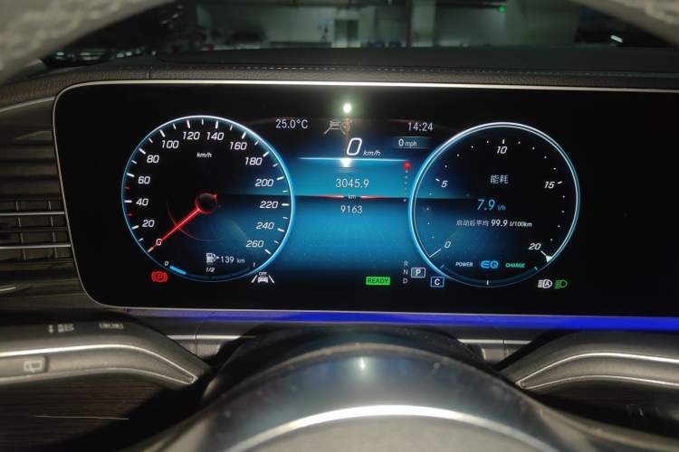 Used Mercedes-Benz GLS 2023 GLS 450 4MATIC Stylish Model Odometer Close Up