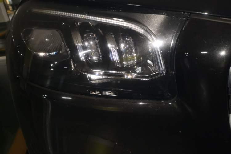 Used Mercedes-Benz GLS 2023 GLS 450 4MATIC Luxury Model Right Front Headlight