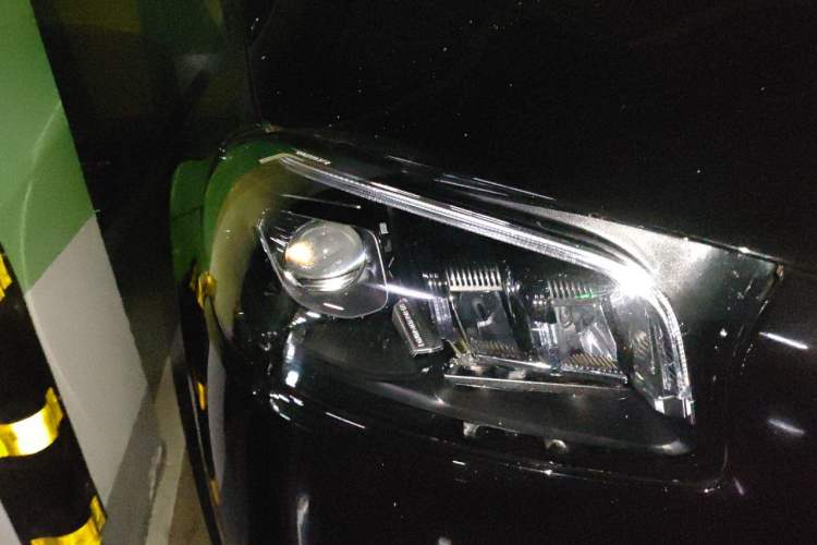 Used Mercedes-Benz GLS 2023 Second Facelift GLS 450 4MATIC Stylish Version Right Front Headlight