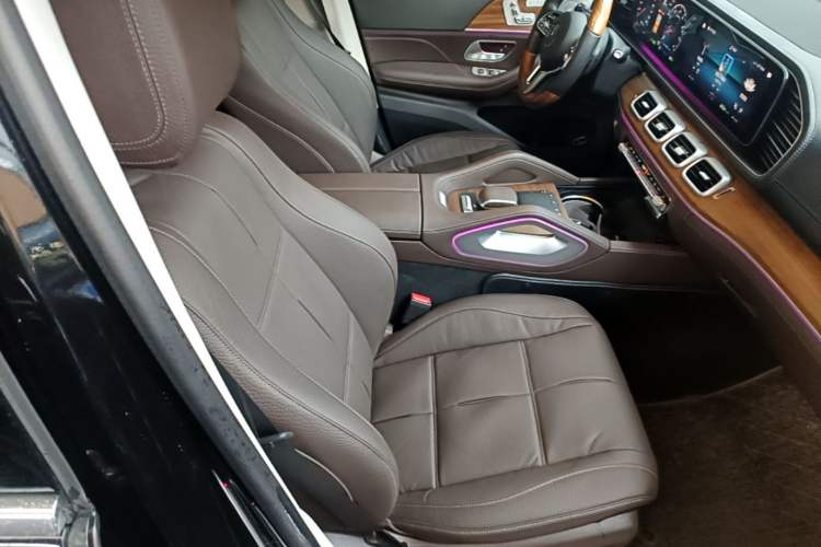 Used Mercedes-Benz GLS 2023 Second Facelift GLS 450 4MATIC Luxury Edition Right Front Seat