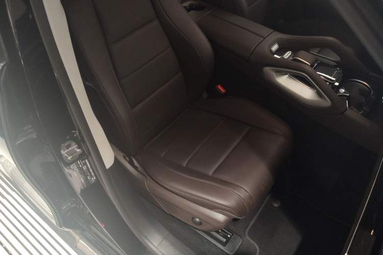 Used Mercedes-Benz GLS 2023 GLS 450 4MATIC Stylish Model Right Front Seat