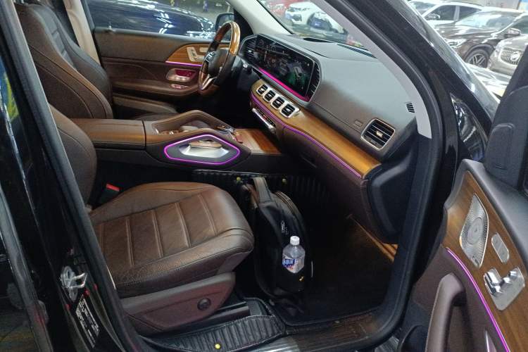 Used Mercedes-Benz GLS 2023 Second Facelift GLS 450 4MATIC Luxury Edition Right Front Seat