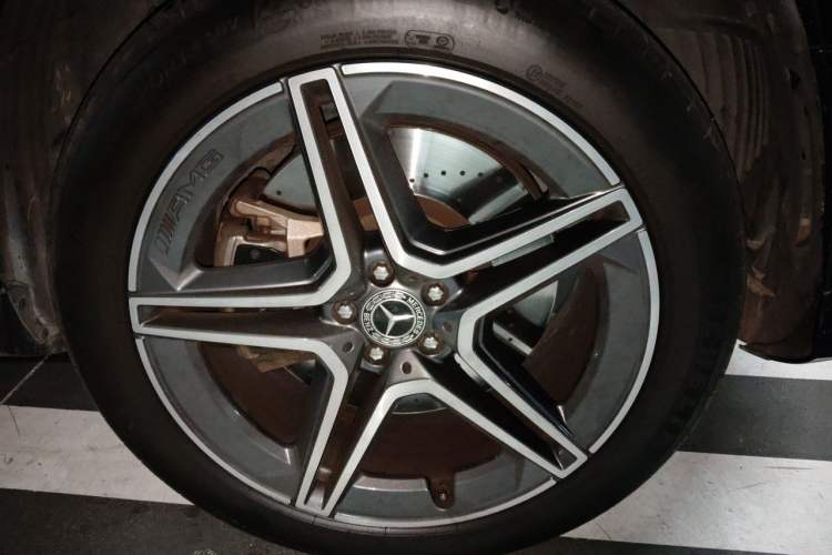 Used Mercedes-Benz GLS 2023 Second Facelift GLS 450 4MATIC Stylish Version Right Front Wheel Hub