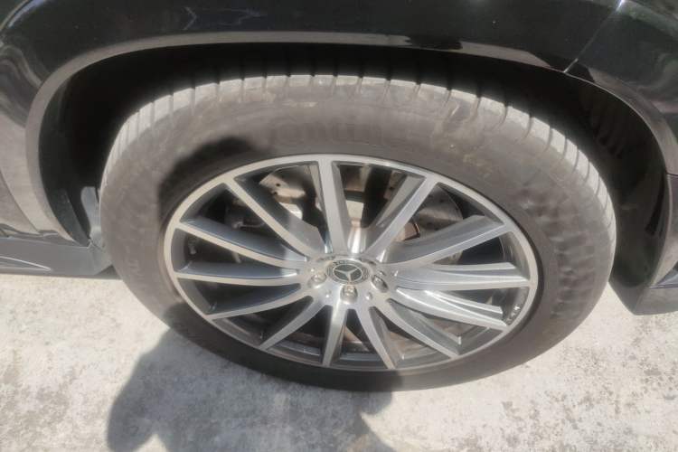 Used Mercedes-Benz GLS 2023 GLS 450 4MATIC Luxury Model Right Front Wheel Hub