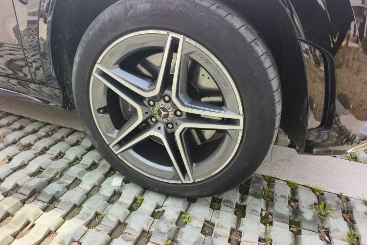 Used Mercedes-Benz GLS 2023 Second Facelift GLS 450 4MATIC Stylish Version Right Front Wheel Hub