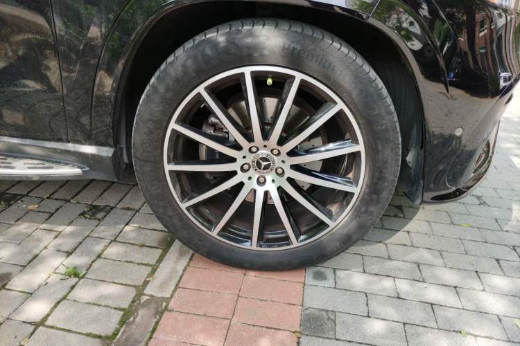 Used Mercedes-Benz GLS  Right Front Wheel Hub