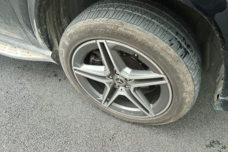Used Mercedes-Benz GLS 2023 GLS 450 4MATIC Stylish Model Right Front Wheel Hub