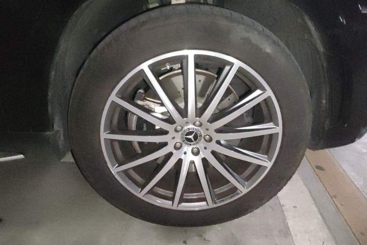 Used Mercedes-Benz GLS 2023 GLS 450 4MATIC Luxury Model Right Front Wheel Hub