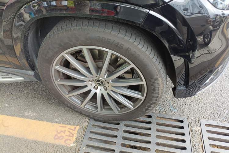 Used Mercedes-Benz GLS 2023 GLS 450 4MATIC Luxury Model Right Front Wheel Hub