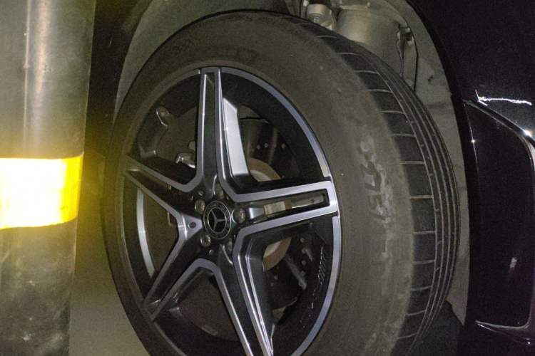 Used Mercedes-Benz GLS 2023 Second Facelift GLS 450 4MATIC Stylish Version Right Front Wheel Hub