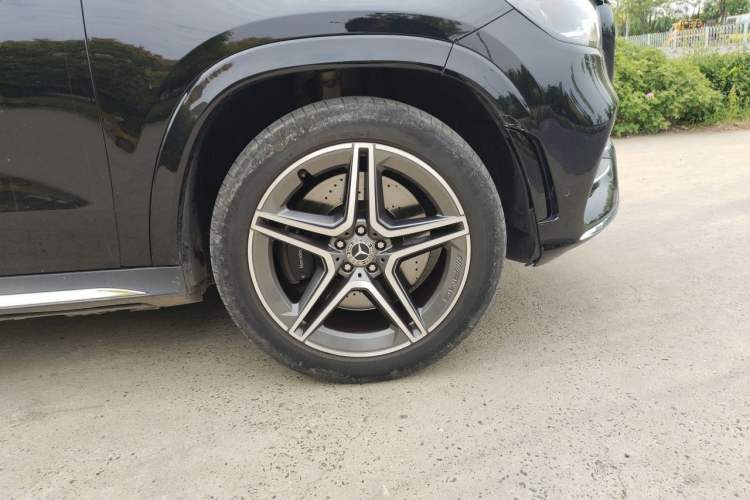 Used Mercedes-Benz GLS 2023 Second Facelift GLS 450 4MATIC Stylish Version Right Front Wheel Hub
