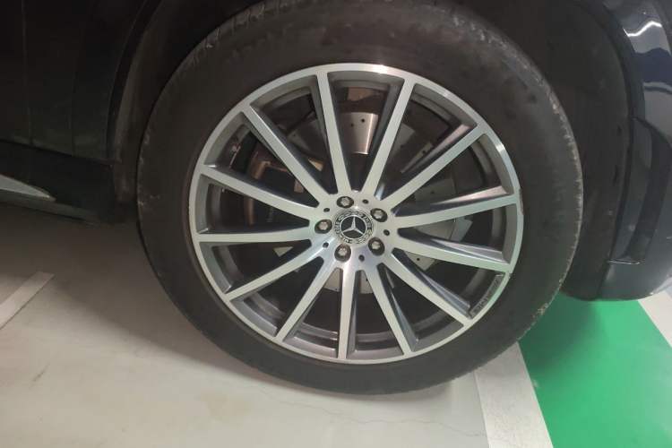 Used Mercedes-Benz GLS 2023 GLS 450 4MATIC Luxury Model Right Front Wheel Hub