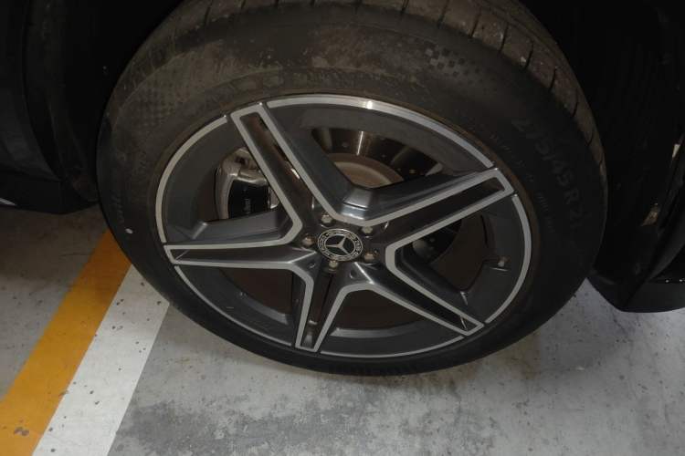 Used Mercedes-Benz GLS 2023 GLS 450 4MATIC Stylish Model Right Front Wheel Hub