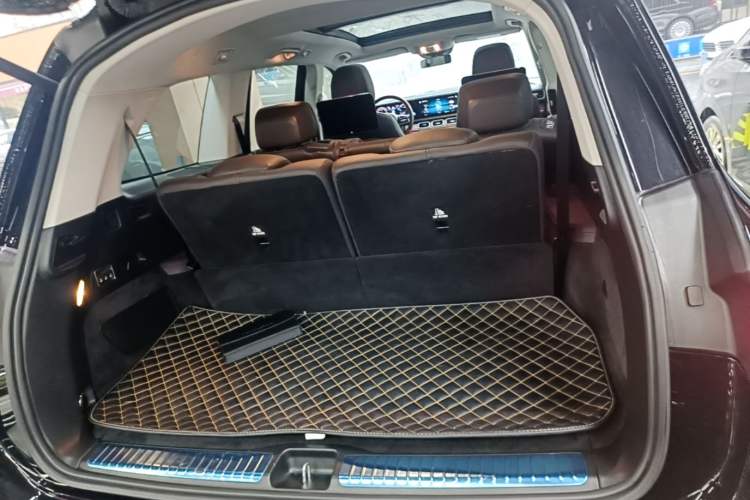 Used Mercedes-Benz GLS 2023 Second Facelift GLS 450 4MATIC Luxury Edition Trunk