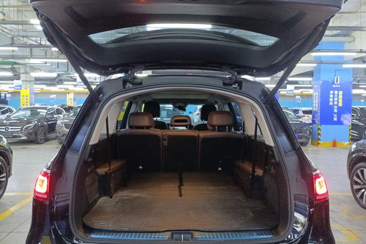 Used Mercedes-Benz GLS 2023 Second Facelift GLS 450 4MATIC Luxury Edition Trunk