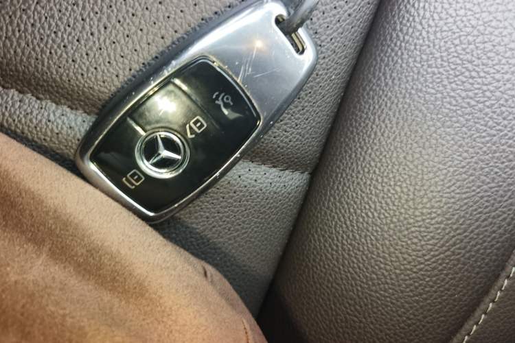 Used Mercedes-Benz GLS 2023 Second Facelift GLS 450 4MATIC Stylish Version Vehicle Key