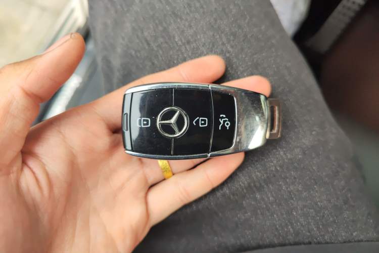 Used Mercedes-Benz GLS 2023 Second Facelift GLS 450 4MATIC Stylish Version Vehicle Key