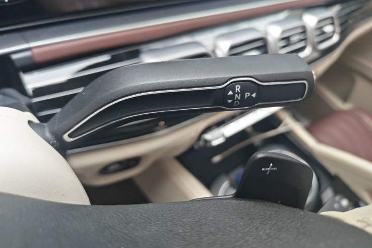 Used Mercedes-Benz GLS 2023 GLS 450 4MATIC Stylish Model Gear Lever